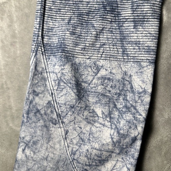 Lululemon Ebb To Train Tight Wash Leggings. Ombré Size 4. Retail- $118 Stretch - Picture 4 of 10